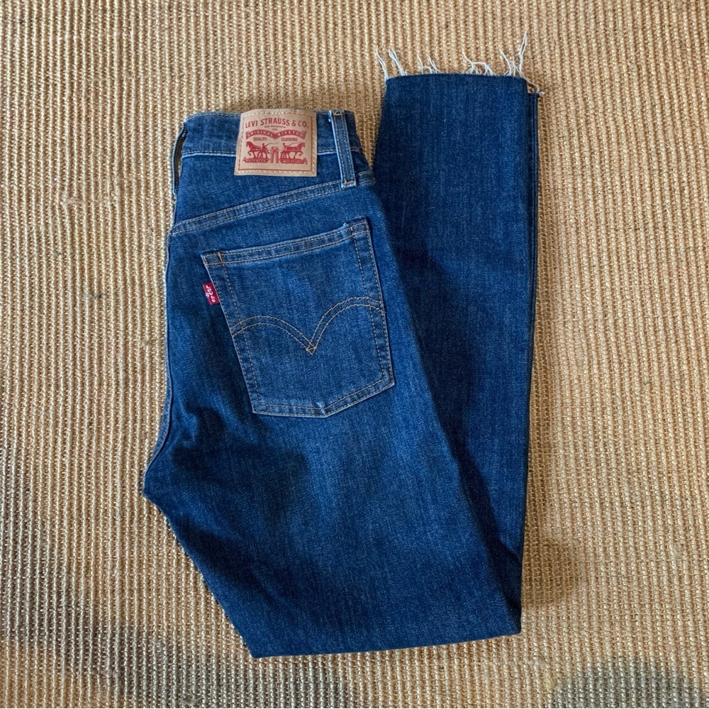 NWOT Levi’s Wedgie Skinny Raw Edge/Hem Denim Jeans Medium Wash Women’s Size 25
